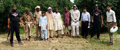 Farmers, the Punjabi Elite Commandos, Students from the University of Agriculture at Faisalabad, and Mark Hoddle looking for Asian citrus psyllid